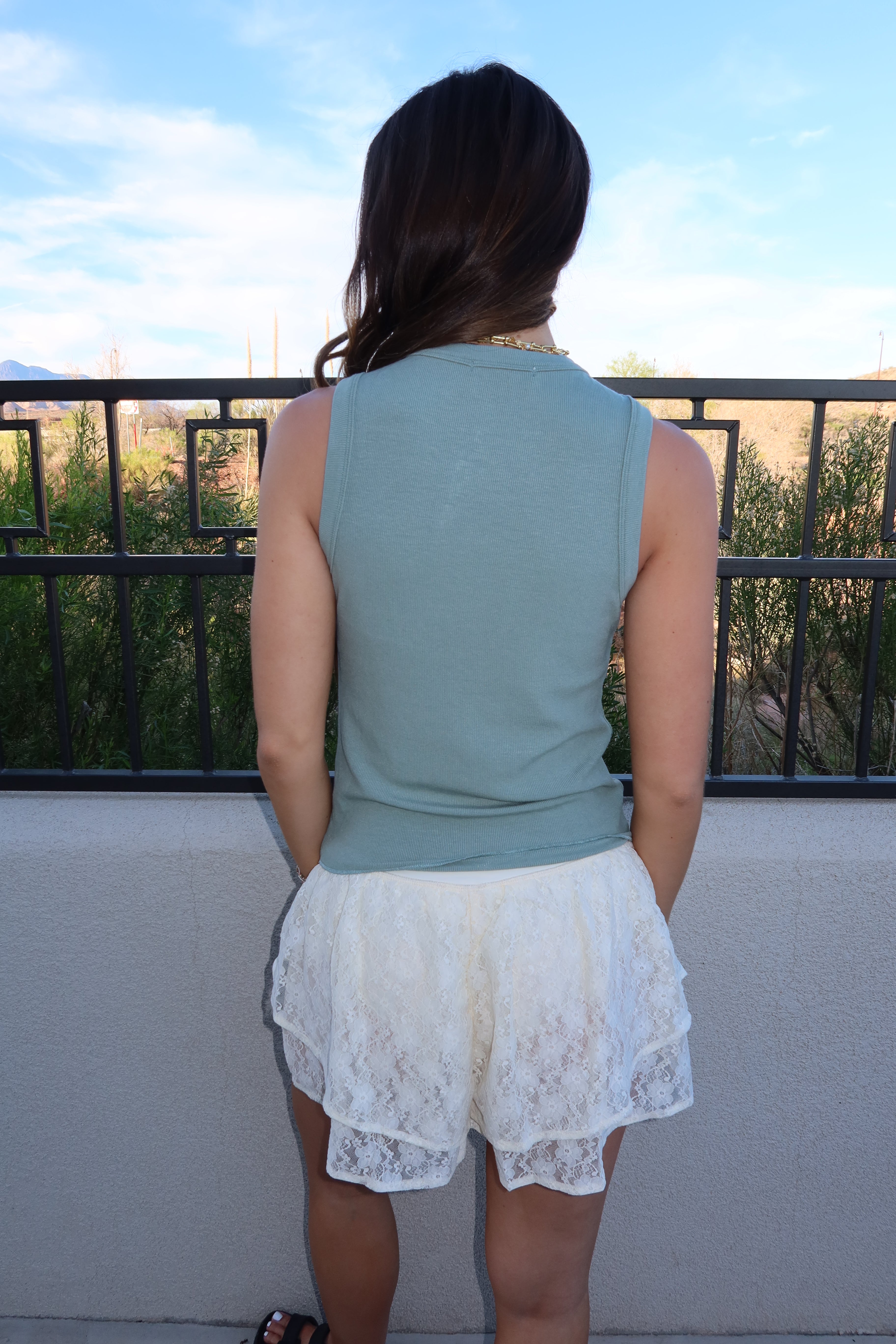 Oceanview Button Tank